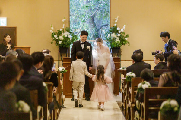 蘇州園のチャペルでインポートのウェディングドレスを纏ったアットホームな挙式