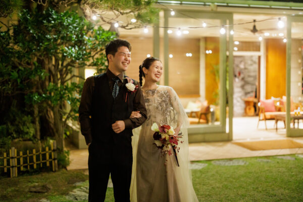 インポートブランド、マルコアンドマリアのスパンコールが華やかなカラードレス