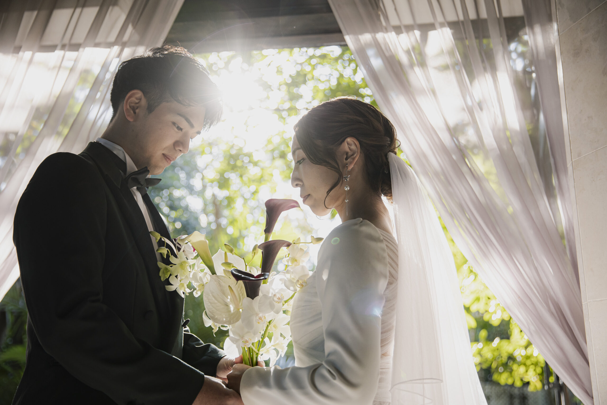 ザ ルイガンズ スパ＆リゾートのチャペルはやわらかな光が差し込み、お二人を優しく包み込みます