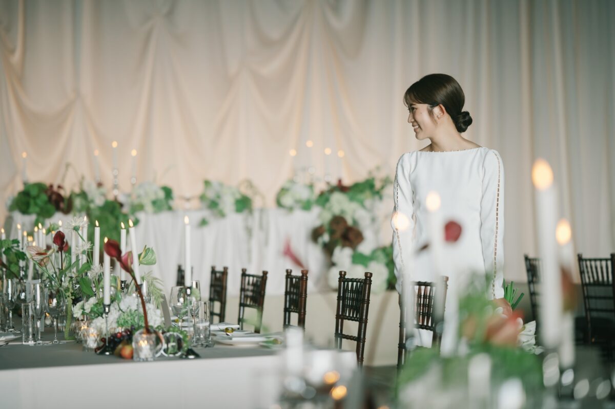 シンプルかつ、デザイン性が目を引く人気ドレスショップトリートのドレスを纏ったご新婦様のご紹介