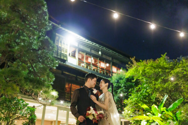 ザ ガーデンプレイス 蘇州園 のプライベートガーデンで叶えるおしゃれなナイトウェディング