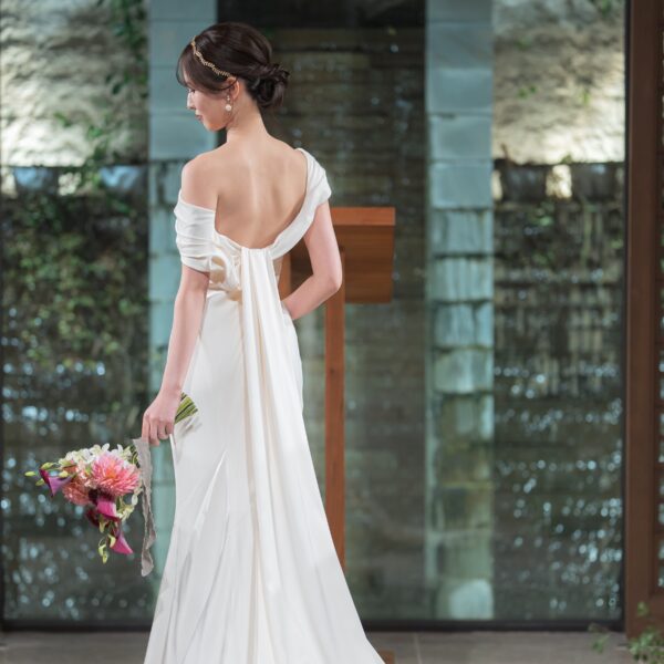 モニーク ルイリエのドレスで表現する等身大の美しさ