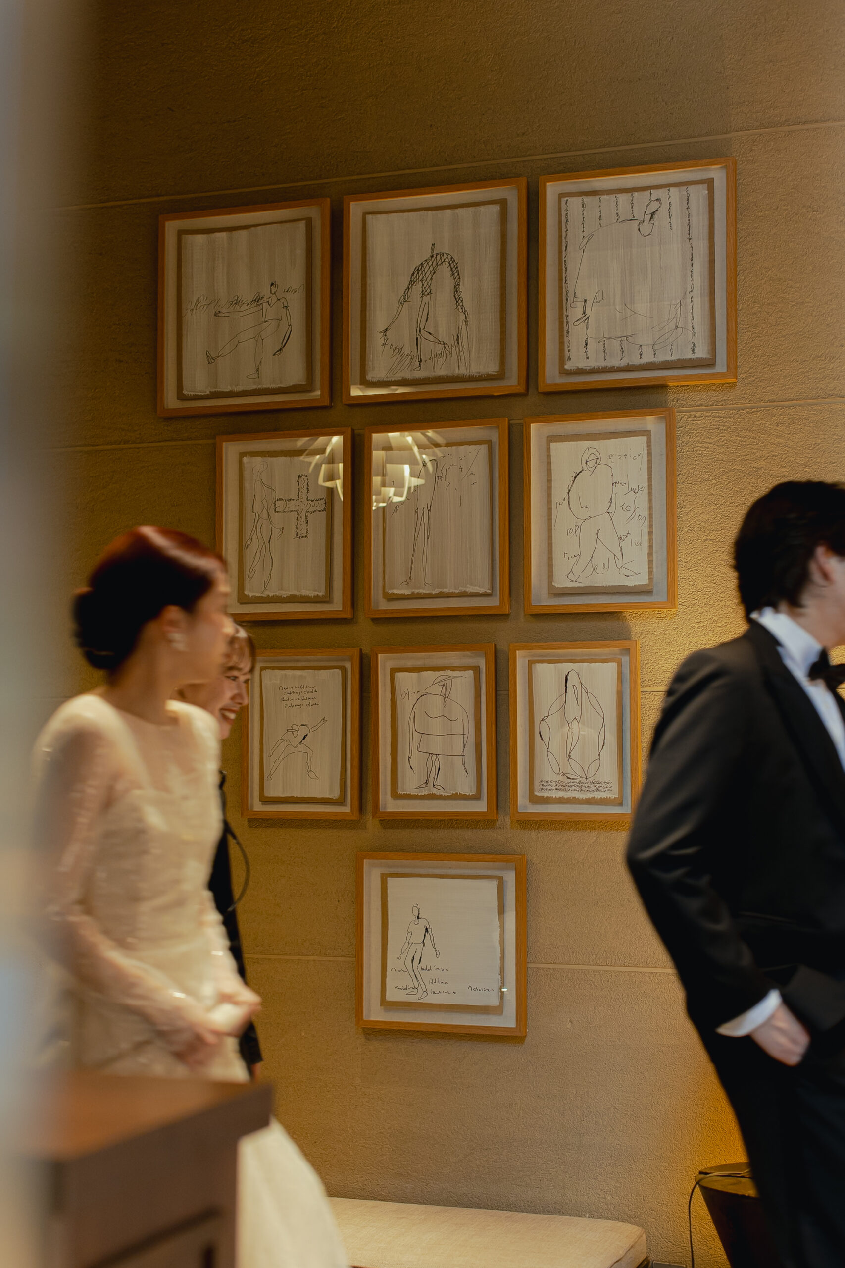 ウィズザスタイルフクオカの披露宴会場へ移動するご新郎ご新婦様。