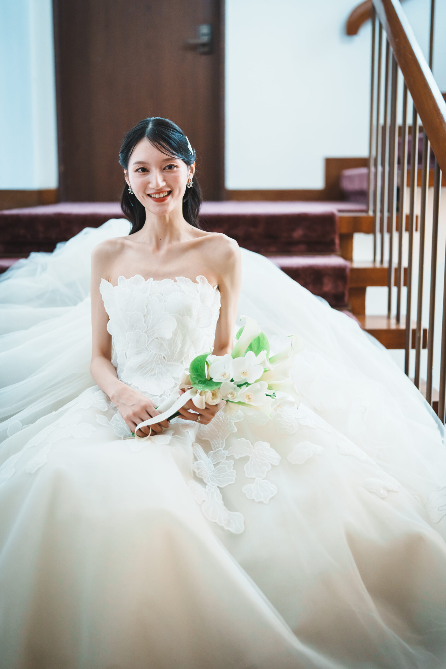 トリート大阪店よりご紹介する洗練された雰囲気が魅力的なウェディングドレス