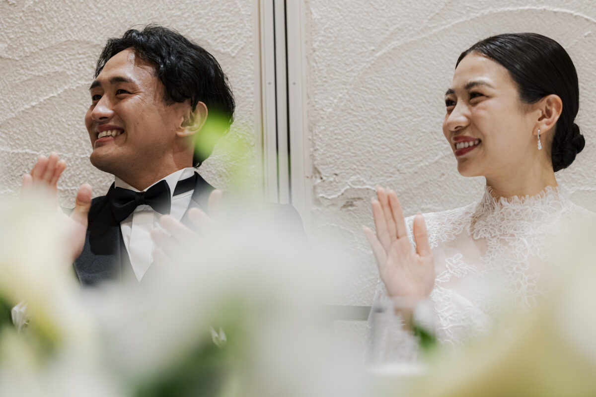 福岡の結婚式場ルイガンズでTREAT福岡店で人気のハイネックのレースのウェディングドレスを身に纏った花嫁
