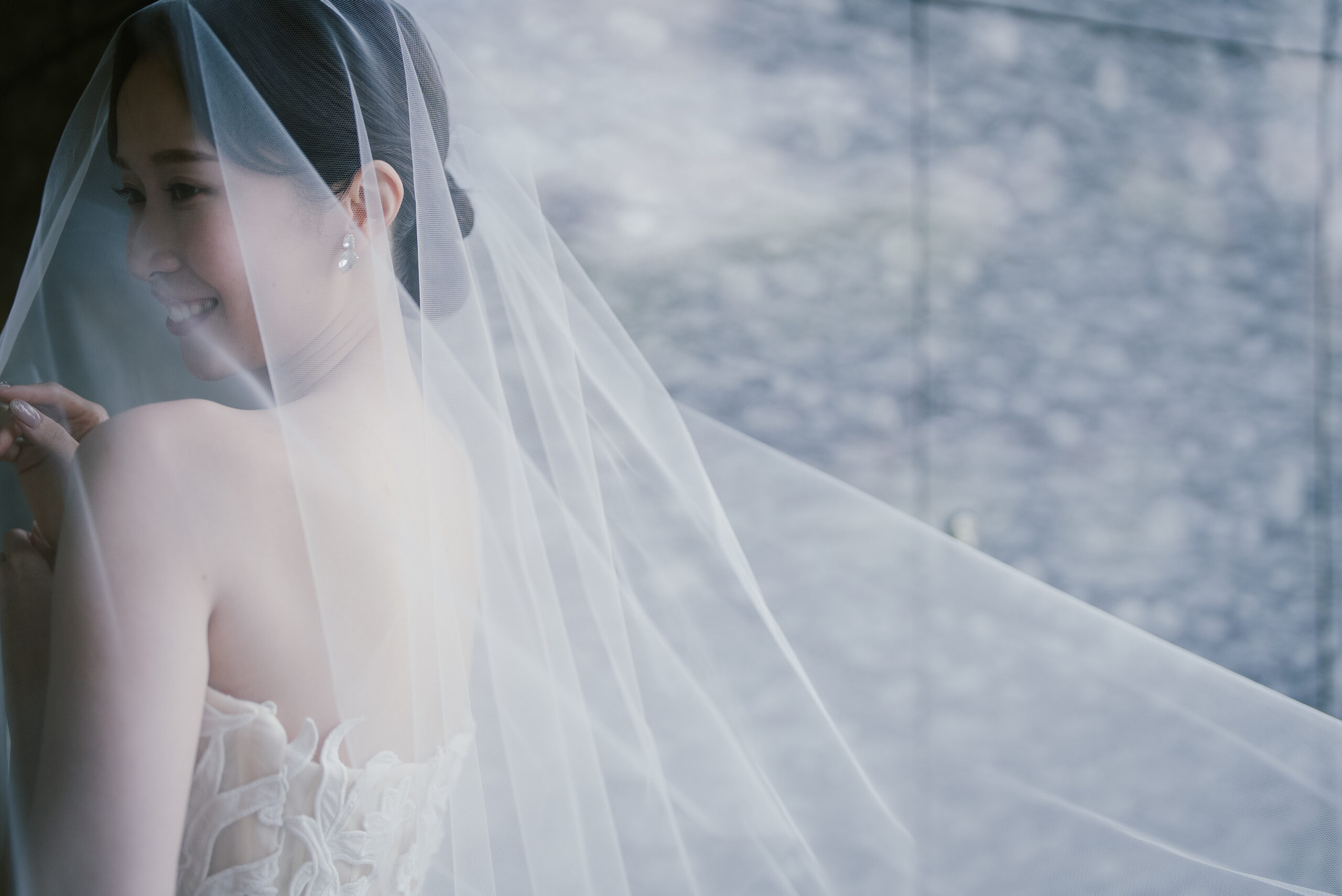 トリートで取り扱いのあるオスカーデラレンタのウェディングドレスを纏いパレスホテル東京で結婚式を挙げられたご新婦様のご紹介